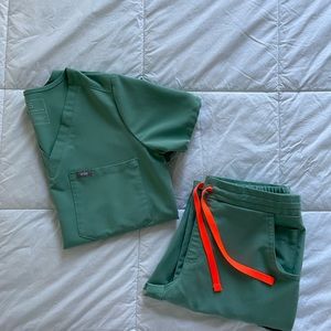 FIGS scrubs Sage Green Set: XS Catarina Top, XS Yola Skinny Bottom